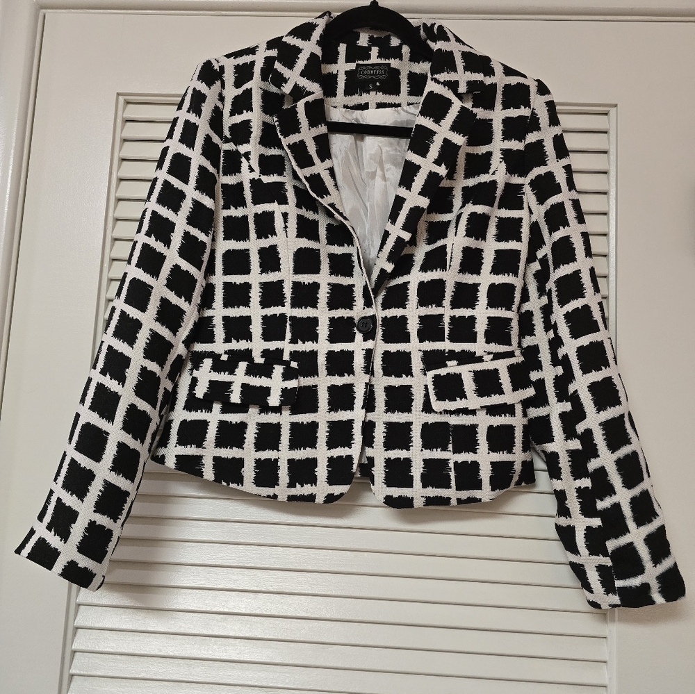 Countess - Black & White Class Long-Sleeve Lightweight Jacket With Faux Pockets